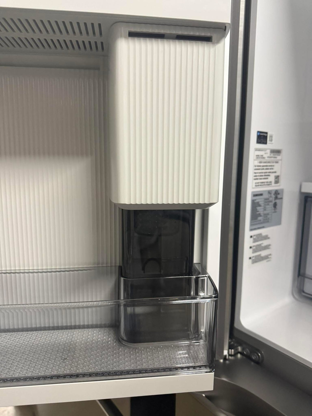 Samsung - Bespoke 23 cu. ft. Counter Depth 4-Door French Door Refrigerator with AI Hybrid Cooling